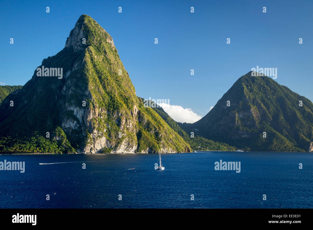 Petite Piton nei pressi di Soufriere, St. Lucia, West Indies Foto Stock