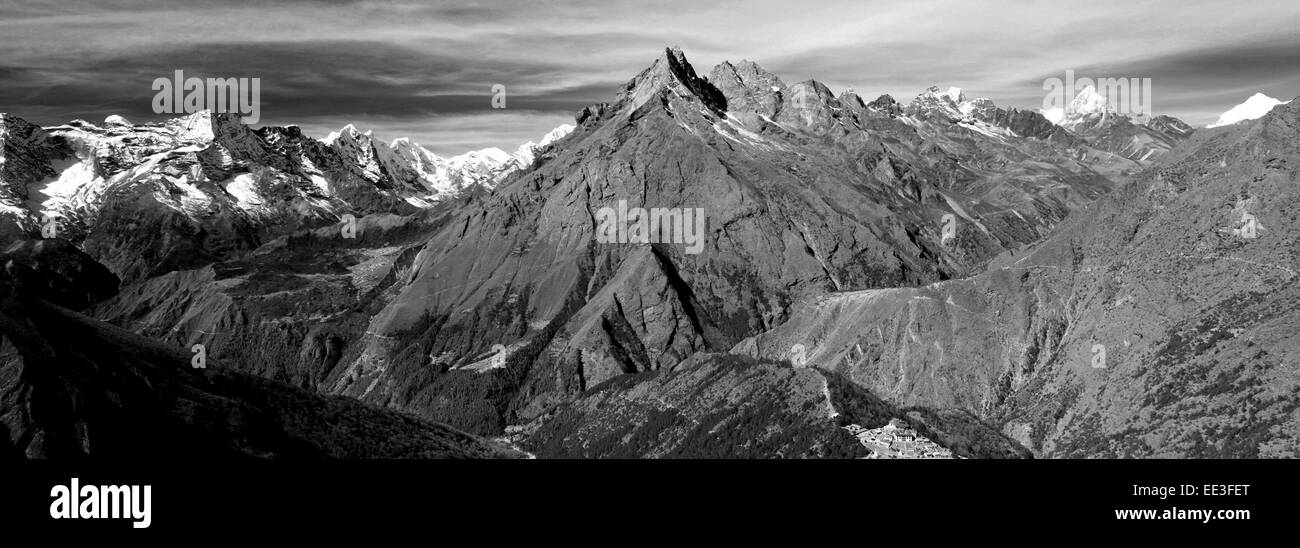 Khumbi Yul Lha montagna, dell'Himalaya, Sito Patrimonio Mondiale dell'UNESCO, il Parco Nazionale di Sagarmatha, Solu-Khumbu distretto, Khumbu Foto Stock