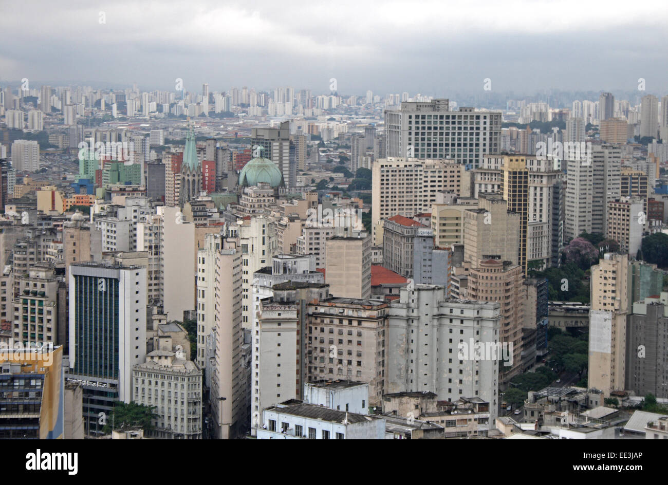 Un paesaggio urbano della città brasiliana di Sao Paulo, la città più popolosa dell'emisfero meridionale. Foto Stock