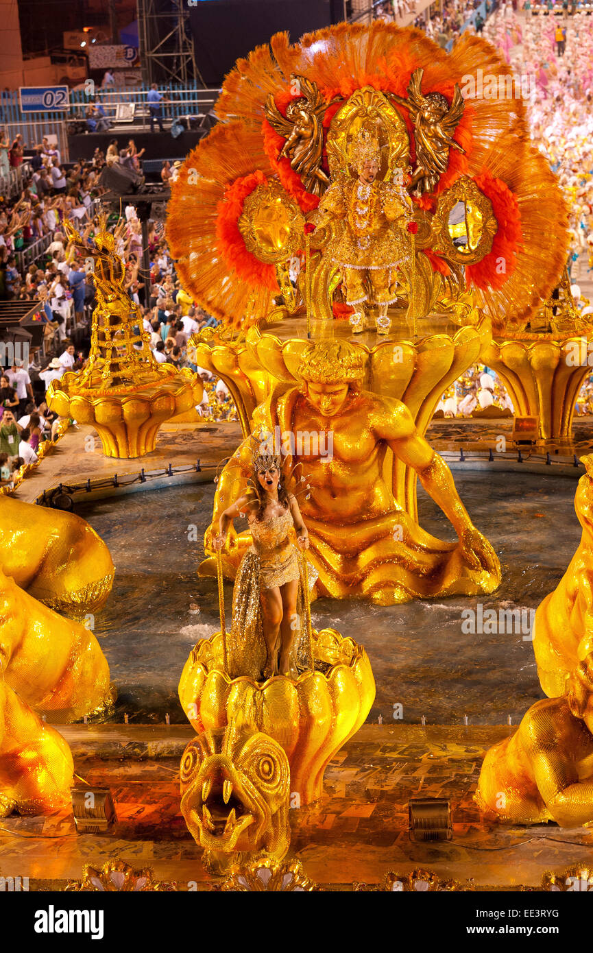 Rio de Janeiro, Brasile, 15 Febbraio 2010 - Scuola di Samba presentazione al sambodromo nel Carnevale 2010. Foto Stock