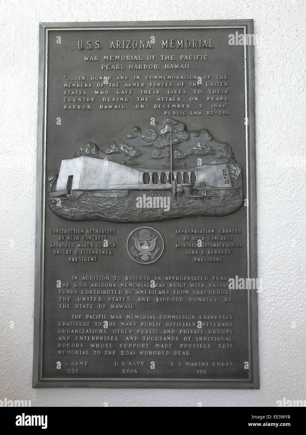 USS Arizona Memorial dedizione la placca a Pearl Harbor Foto Stock