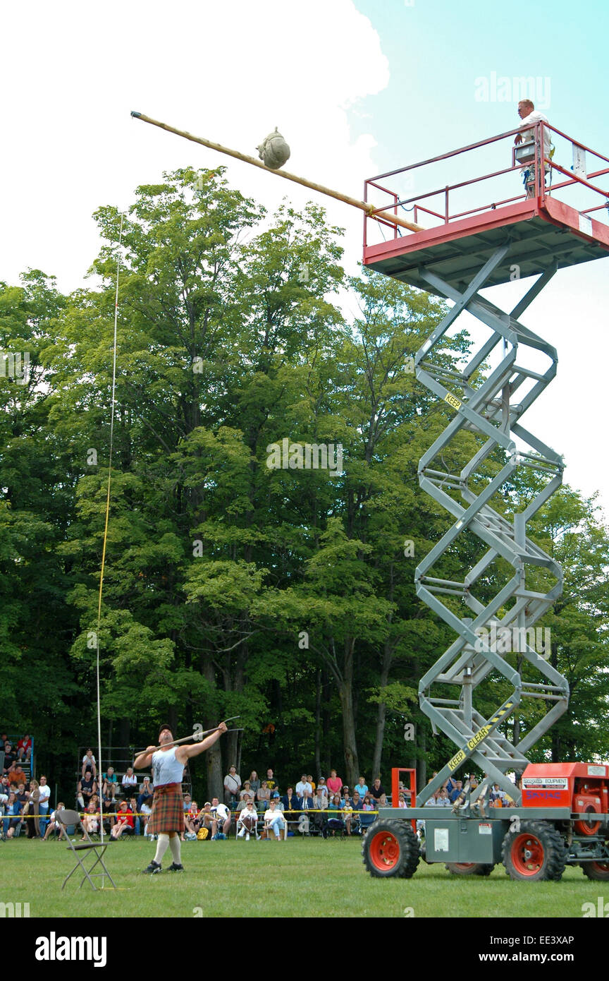 Un covone toss, Scottish Highland Games Foto Stock