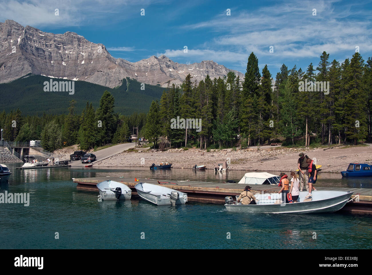 Lago Minnewanka gite in barca, Alberta, Canada Foto Stock