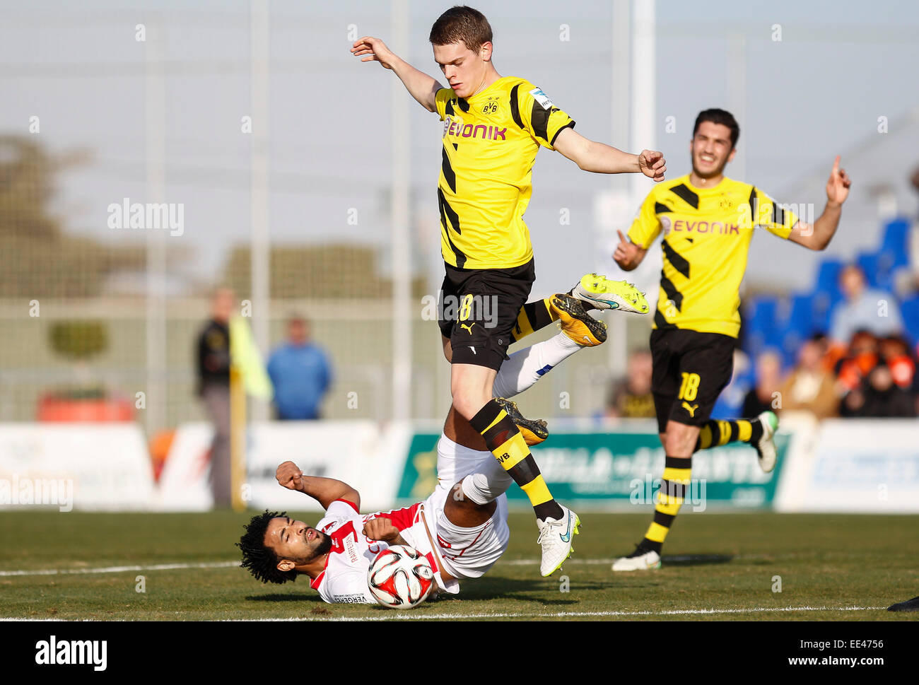 San Pedro del Pinatar, Spagna. Xiii gennaio, 2015. Cordiale incontro di calcio tra il Borussia Dortmund vs FC Sion nell'Arena Pinatar Sport Center. Ginter Credito: ABEL F. ROS/Alamy Live News Foto Stock