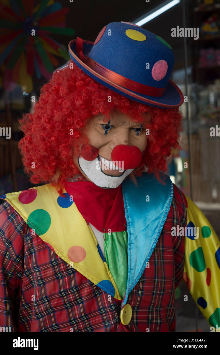 Clown manichino al di fuori di un negozio Foto Stock