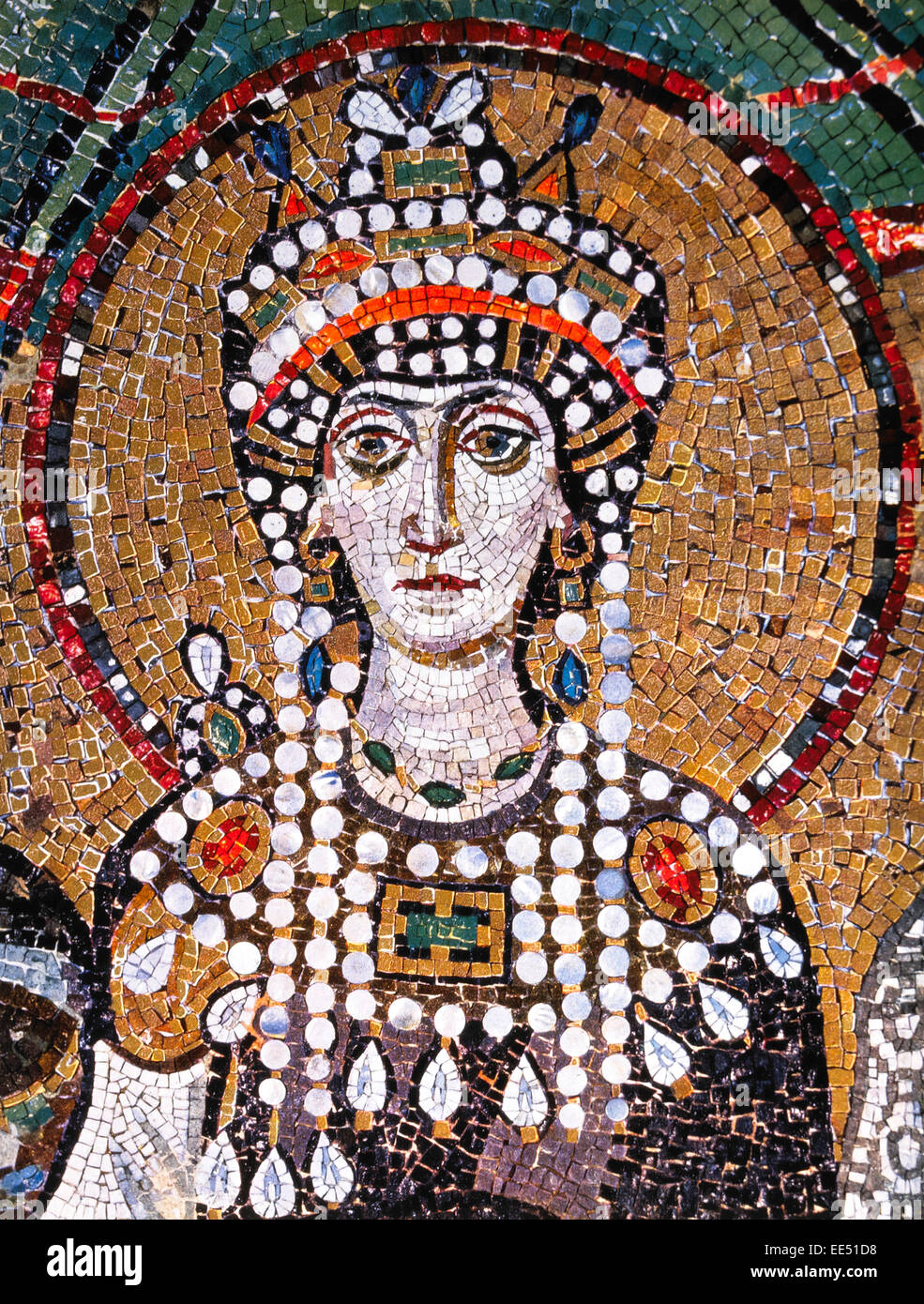 Theodora (500-548), imperatrice bizantina e moglie dell'Imperatore Giustiniano, dettaglio del mosaico bizantino, Basilica di San Vitale, Ravenna, Italia Foto Stock