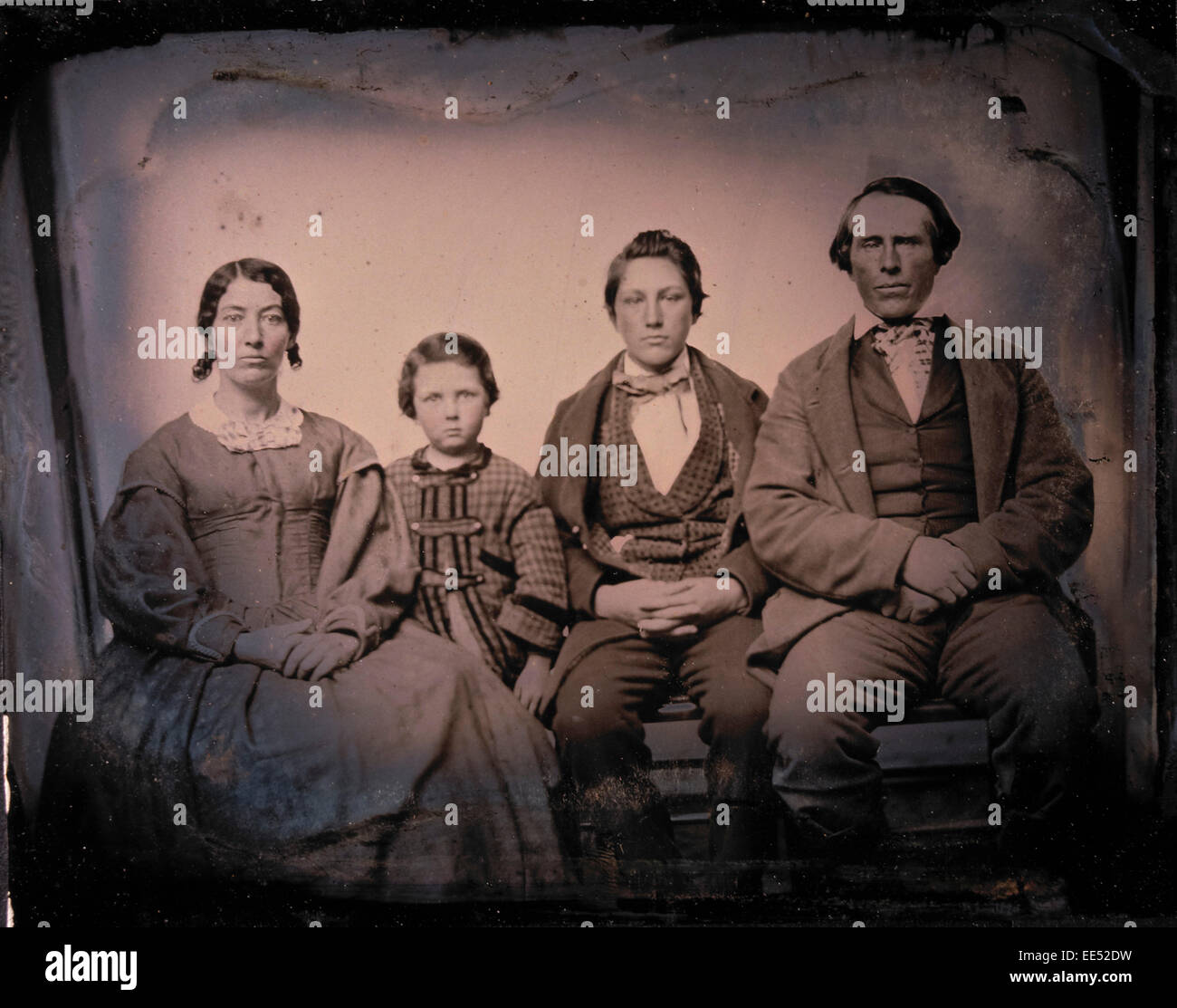Ritratto di famiglia, genitori con due figli, Daguerreotype, circa 1850 Foto Stock