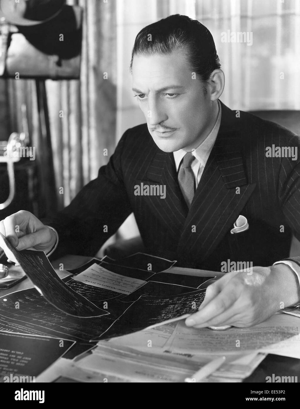 Warren William, sul set del film "Il caso dell'ululato Dog', 1934 Foto Stock