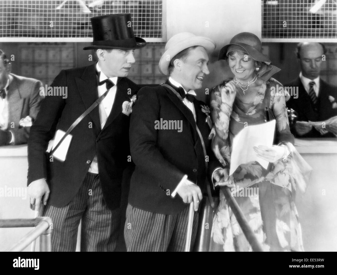 Chic Johnson, Ole Olsen, Helen Broderick, sul set del film "Cinquanta milioni di francesi,', 1931 Foto Stock
