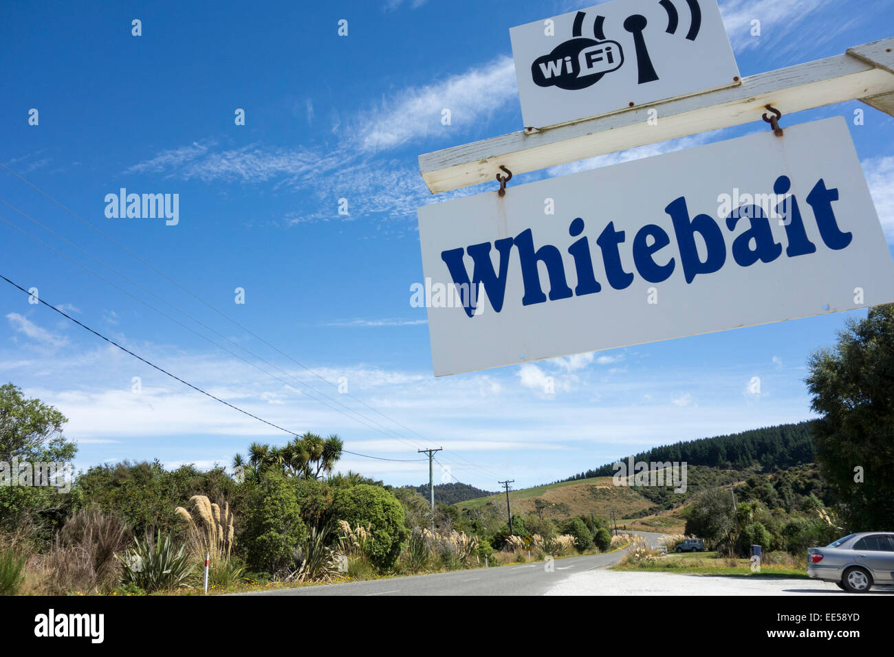 Bianchetti e accesso WiFi a lato della strada di fronte alle Cascate del Niagara cafe ristorante in Niagara, il Catlins, Nuova Zelanda Foto Stock