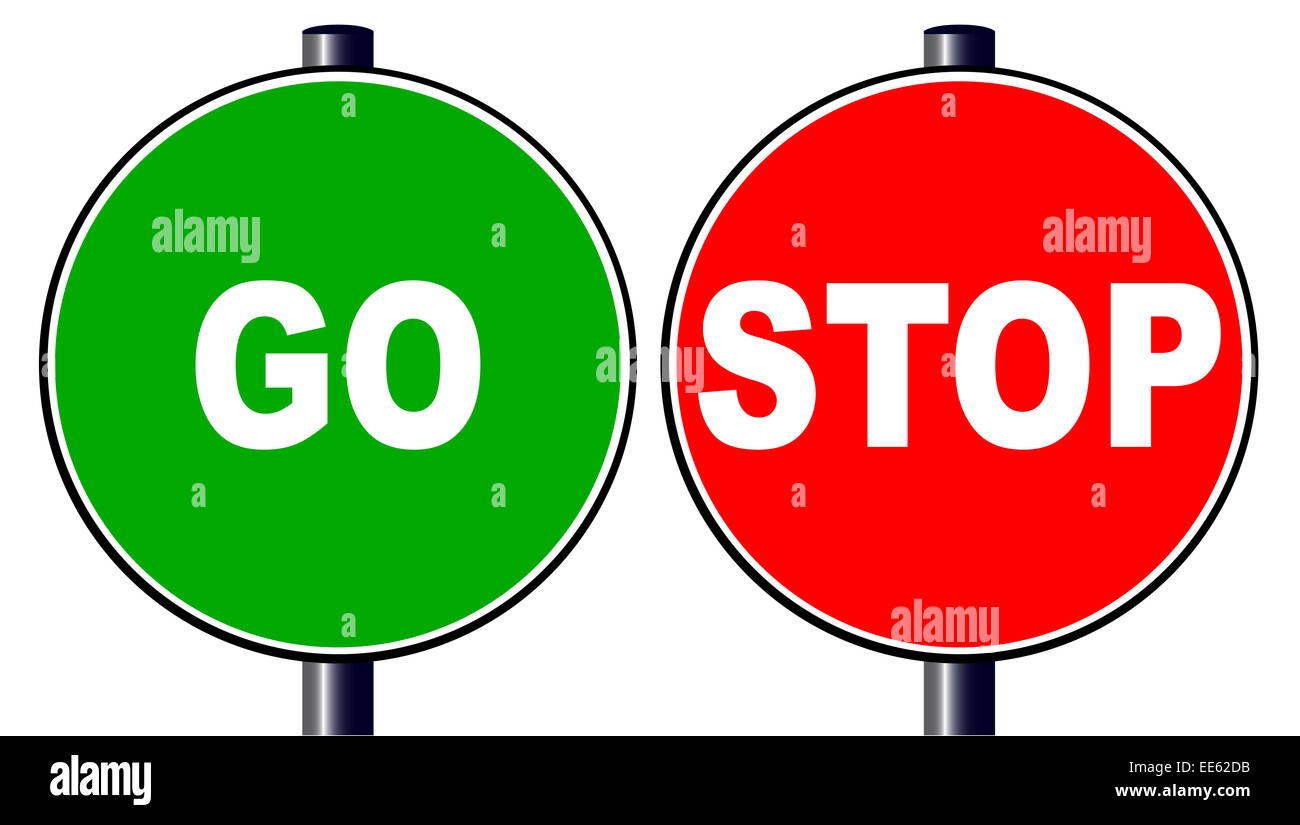 La go green segno di traffico con un rosso andare segno di traffico isolate su uno sfondo bianco Foto Stock