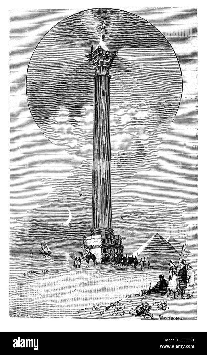 La colonna di Pompeo Romano Colonna trionfale Alessandria d Egitto antico monolito Corinthian faro luna di fiamma camal piramide Foto Stock