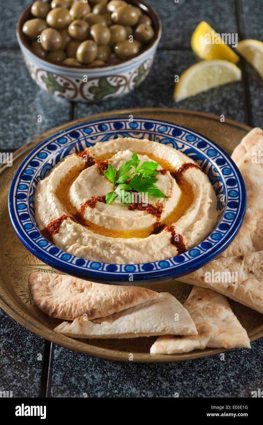 Hummus e pane pita Foto Stock