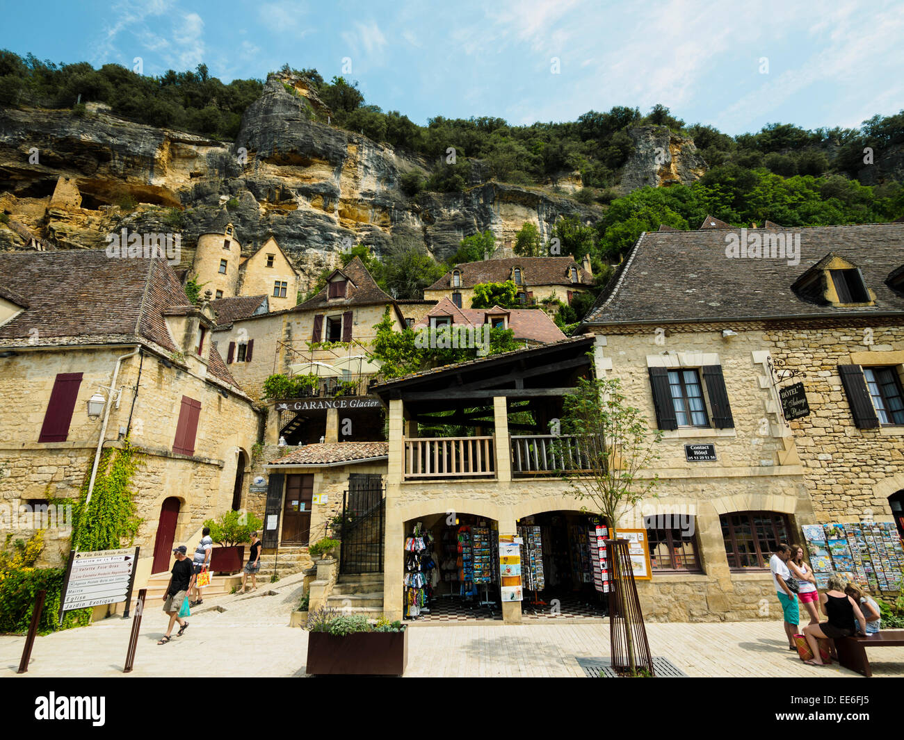 Edifici a La Roque-Gageac, classificato come uno dei "Plus Beaux Villages de France " (Più bei villaggi di Francia). Foto Stock