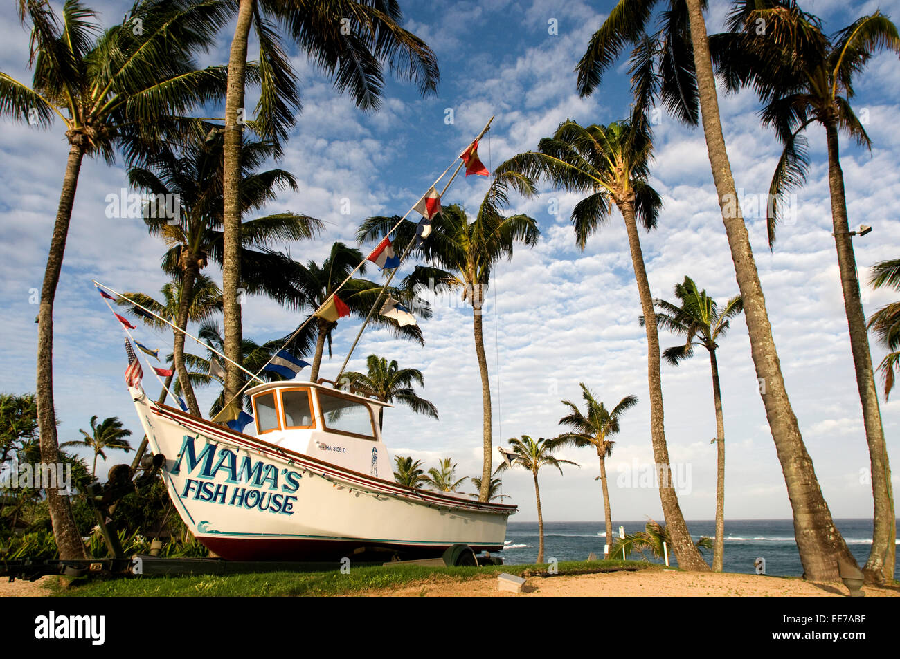 Mama's Fish House Restaurant. Ho'okipa Beach Park. Maui. Famoso Mamas Casa di pesce con palme e spiaggia di Maui Hawaii. Sicuramente Foto Stock