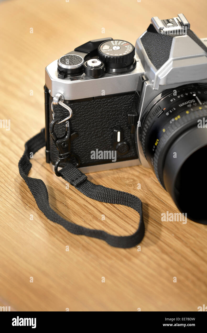 Vecchia macchina fotografica e la lente per la fotografia arte Foto Stock