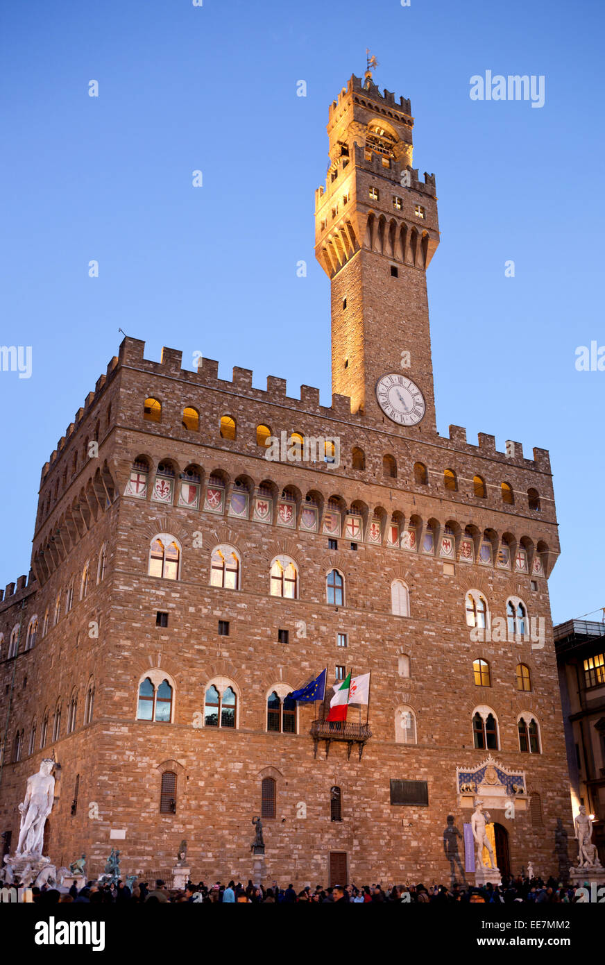 Il Palazzo Vecchio una massiccia fortezza Romanico Palace, è il Municipio di Firenze, Italia Foto Stock