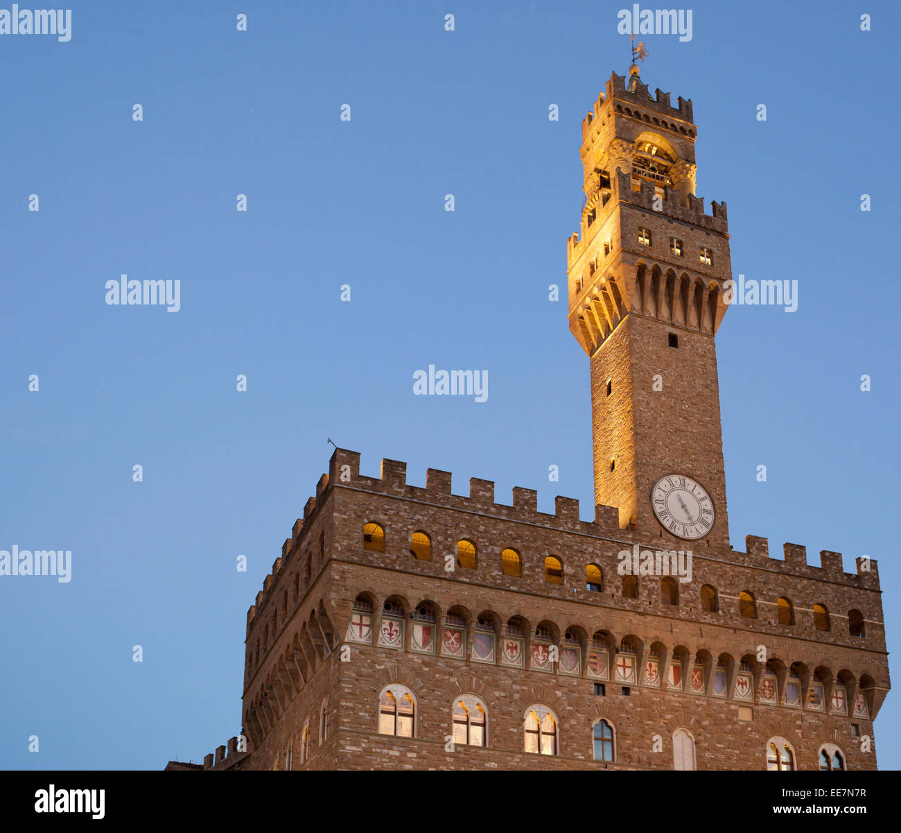Il Palazzo Vecchio una massiccia fortezza Romanico Palace, è il Municipio di Firenze, Italia Foto Stock