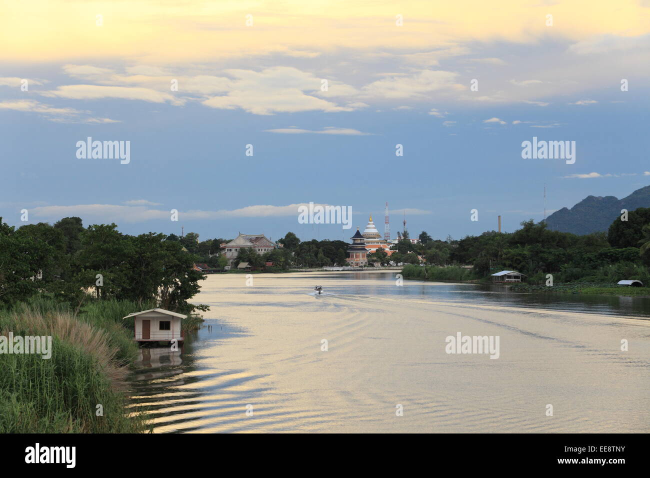 Tramonto sul fiume Kwaï Yai - Kanchanaburi - Tailandia Foto Stock