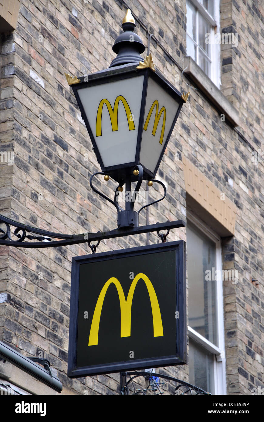 McDonald's segno e lampada, Cambridge, Inghilterra, Regno Unito Foto Stock