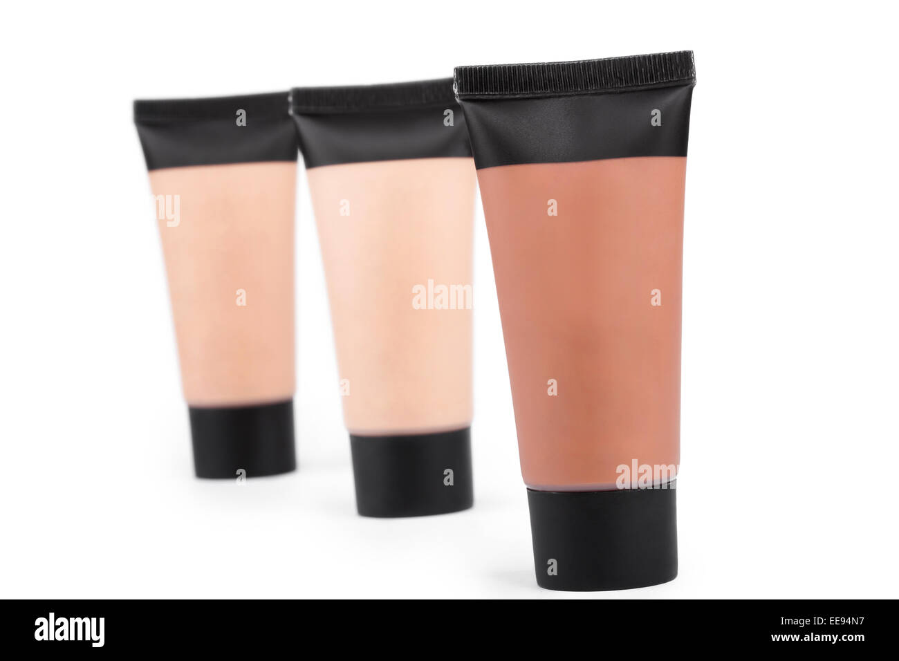 Provette con make up fondotinta liquido, primo piano su sfondo bianco Foto Stock