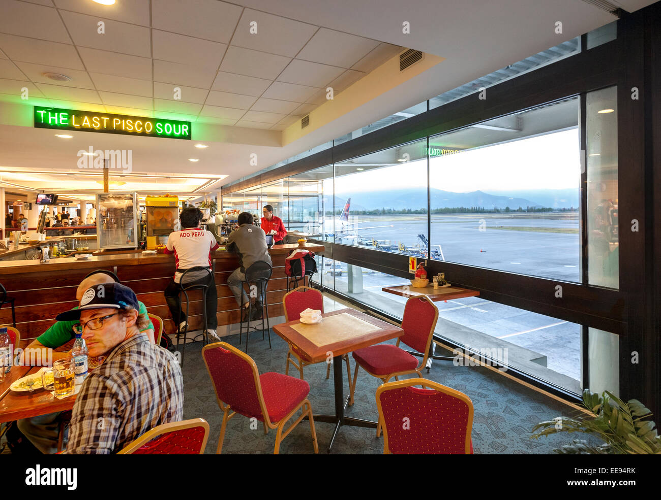 Santiago de Chile. Il bar ristorante dell'ultimo Pisco Sour nel Arturo Merino Benitez International Airport. Foto Stock