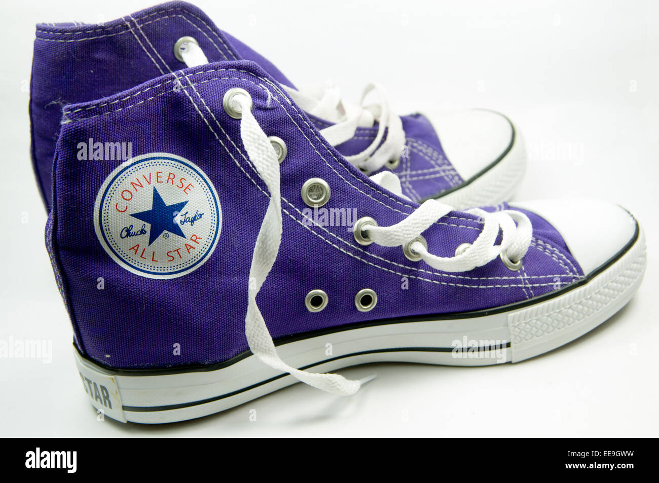 Coppia di fake Converse formatori, dalla Turchia. Foto Stock