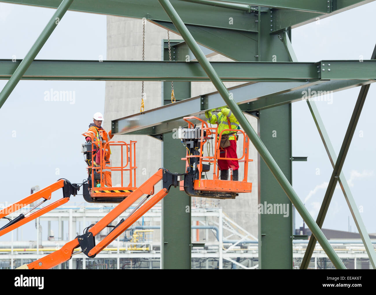 Erettori di acciaio lavorando sul sito in costruzione a Billingham, a nord-est dell' Inghilterra. Regno Unito Foto Stock