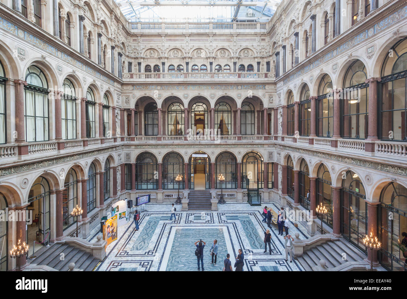 Inghilterra, Londra, Whitehall, il Foreign Office, cortile interno Foto Stock