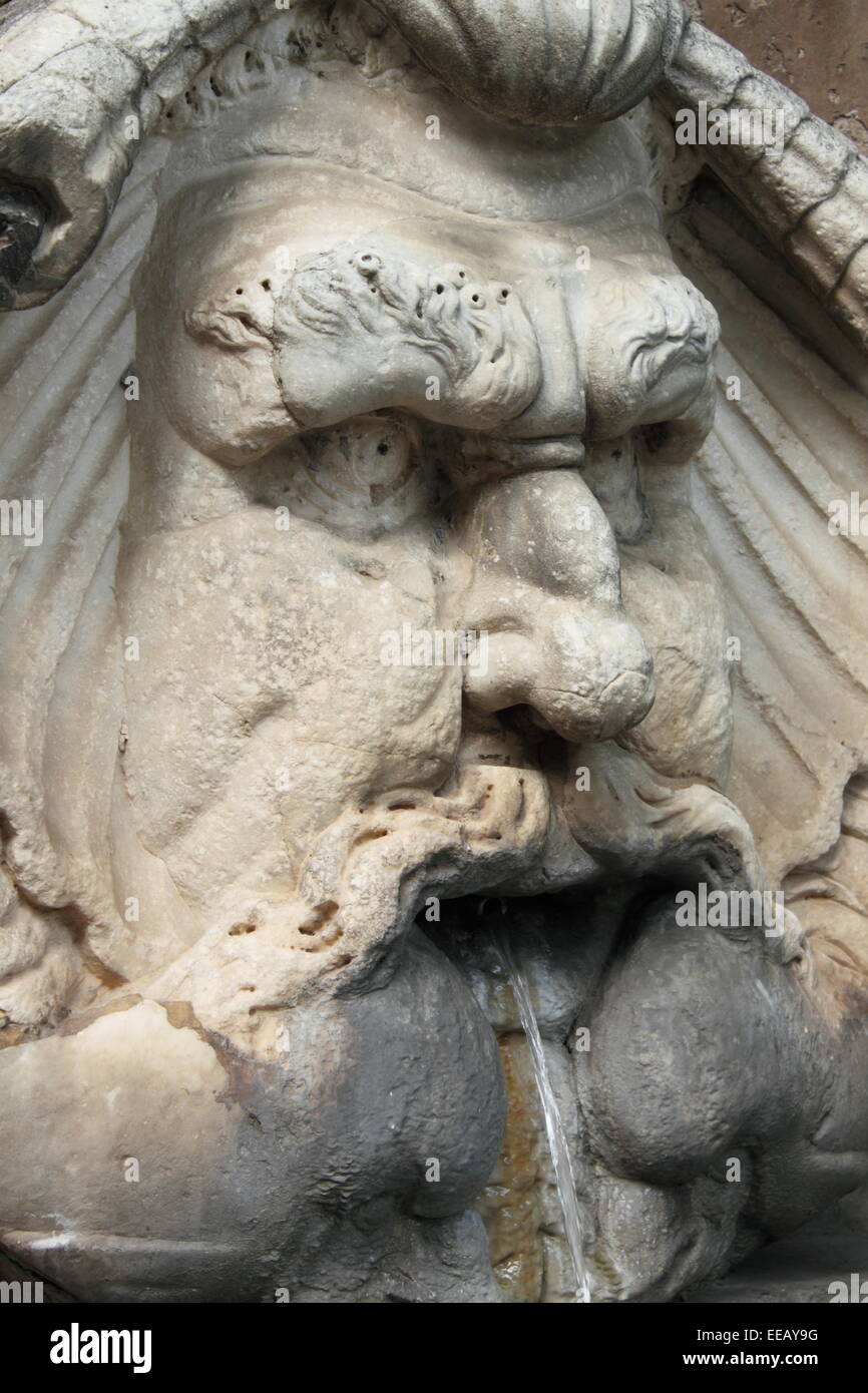 Renaissance fontana in marmo a Roma, Italia Foto Stock