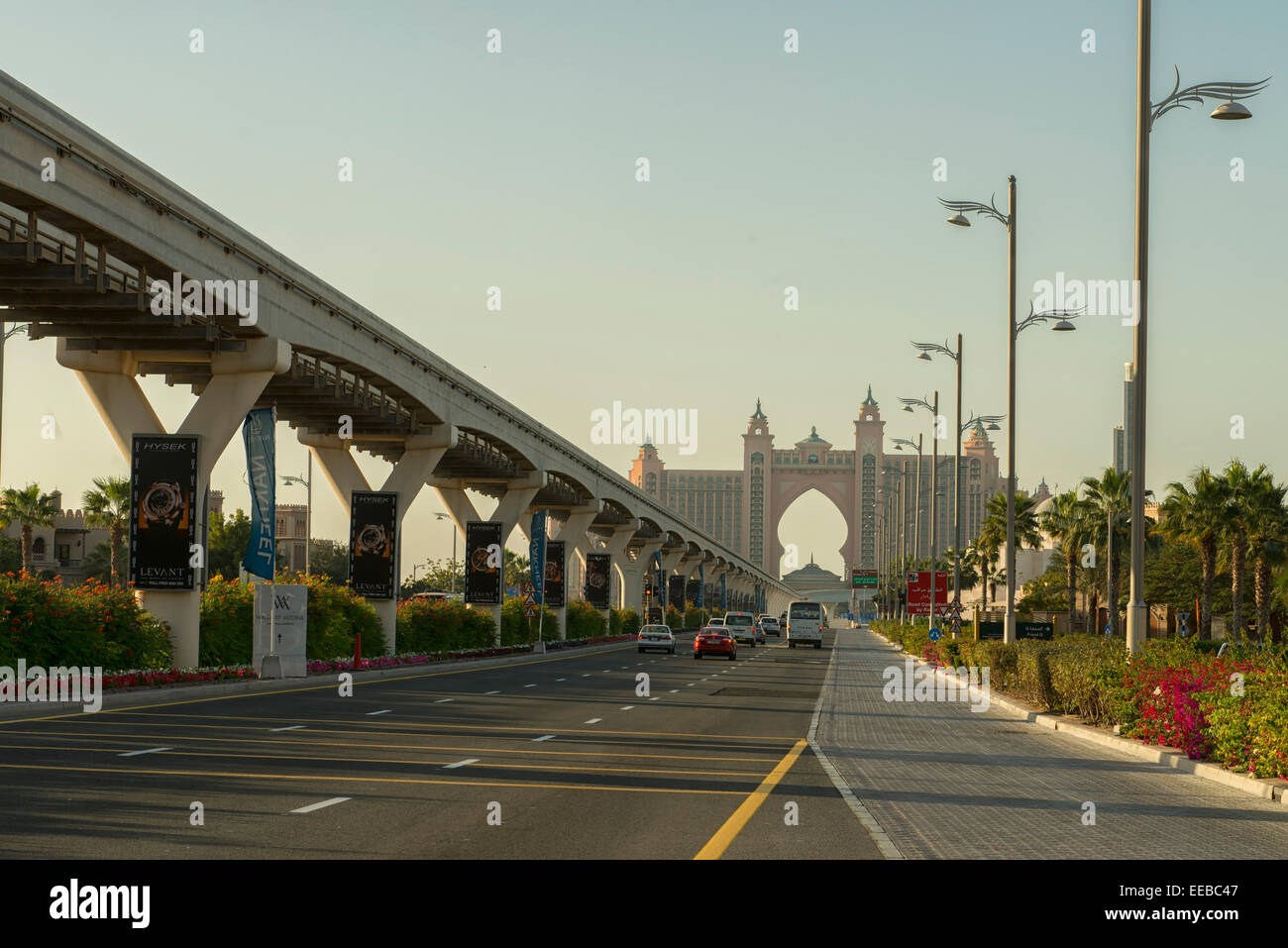 Strada per Hotel Atlantis a Dubai, Emirati arabi uniti Foto Stock