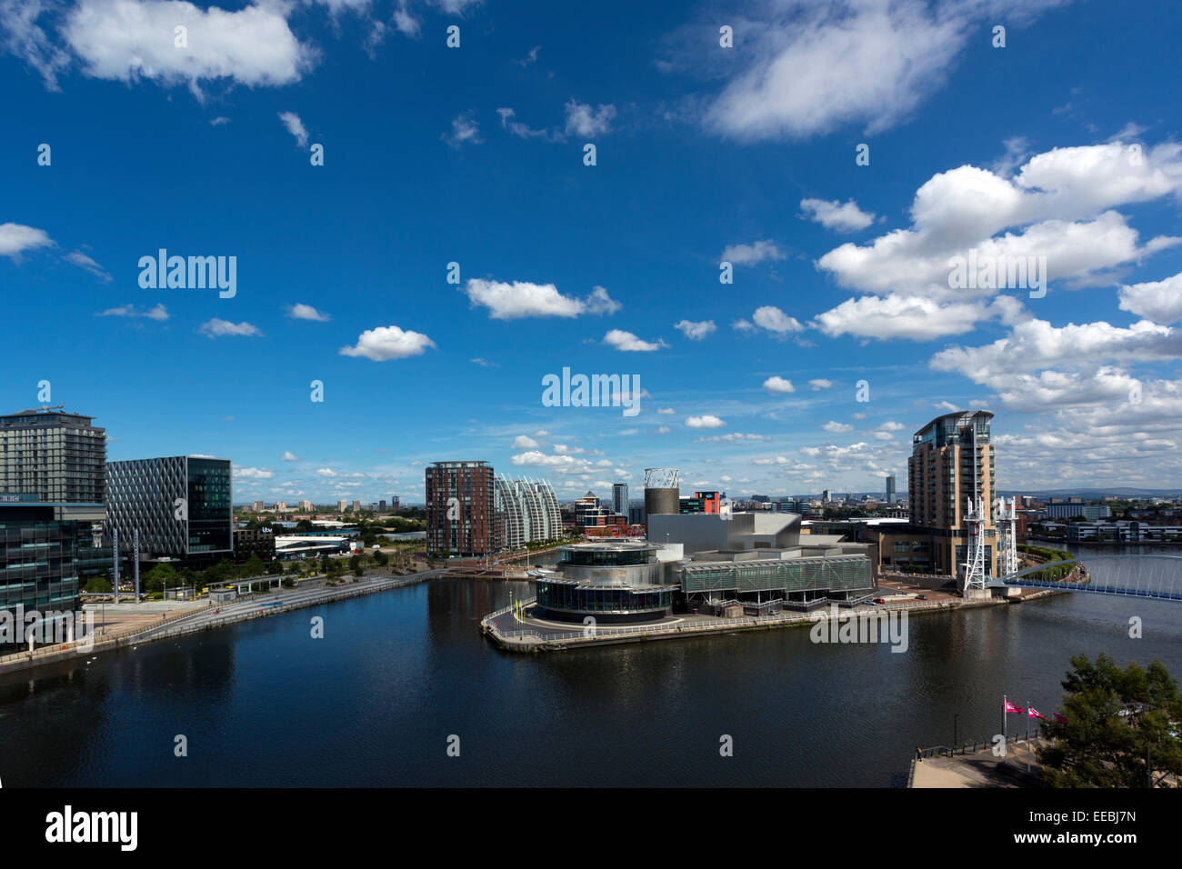 Inghilterra, Greater Manchester, alta vista sulla Salford Quays e il Lowry Theatre e Media City Foto Stock