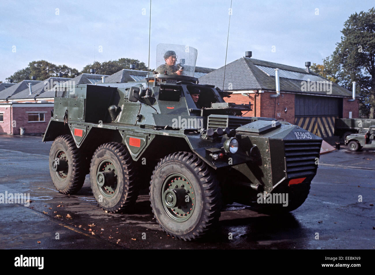 Armi di Ulster - febbraio 1972. Esercito britannico Saracen Trasporto di personale durante i guai, Irlanda del Nord. Foto Stock
