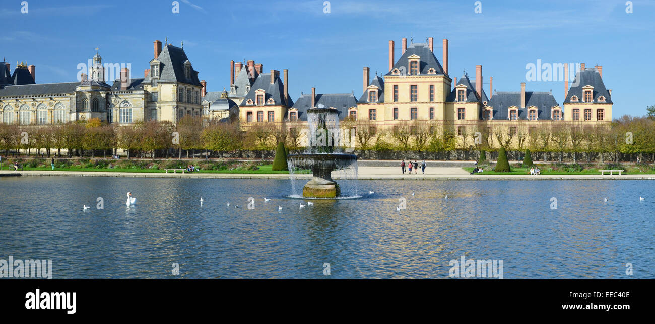 Panorama del famoso Palazzo di Fontainebleau Foto Stock