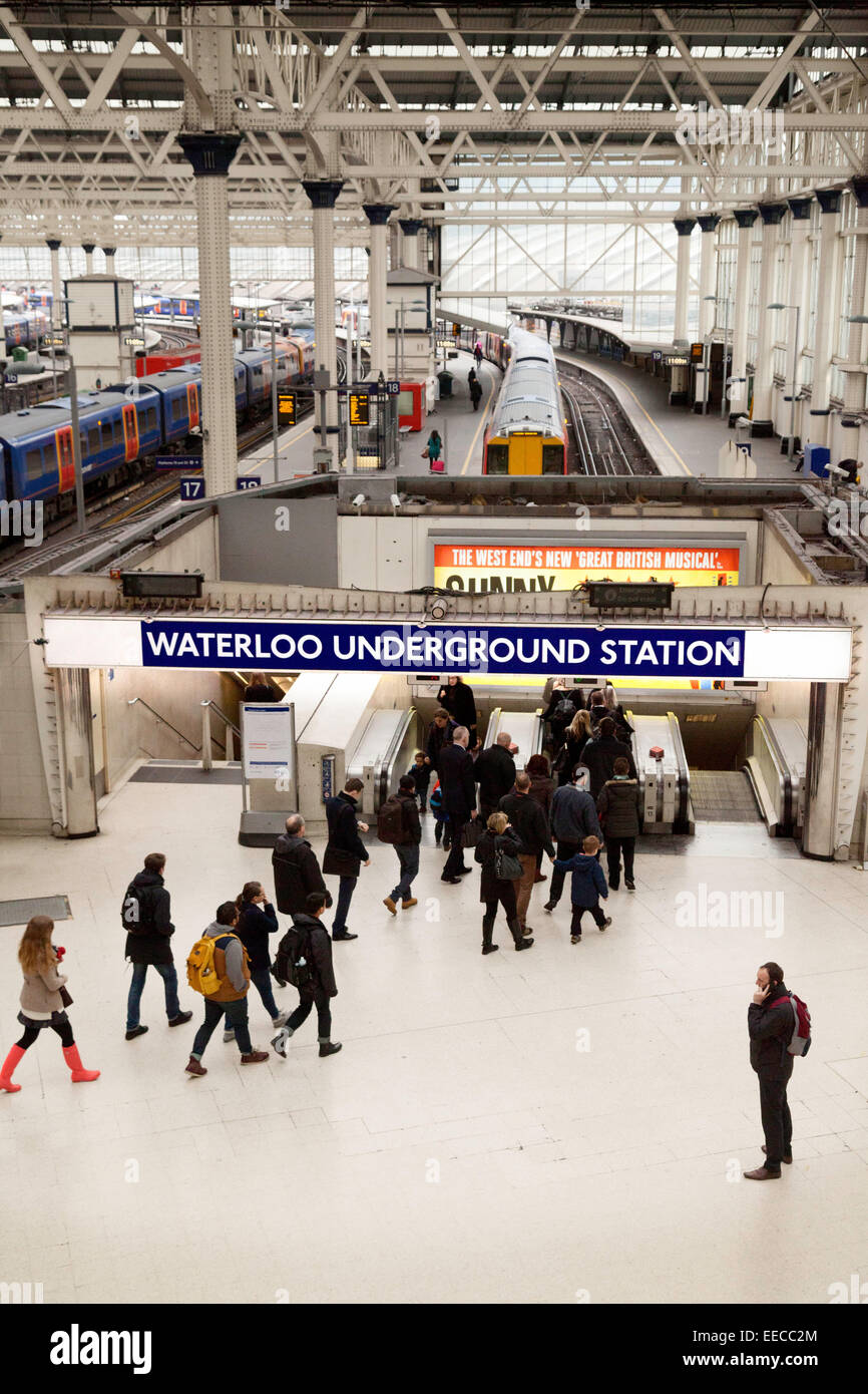 L'ingresso alla Metropolitana di Waterloo tube station, Londra Inghilterra REGNO UNITO Foto Stock