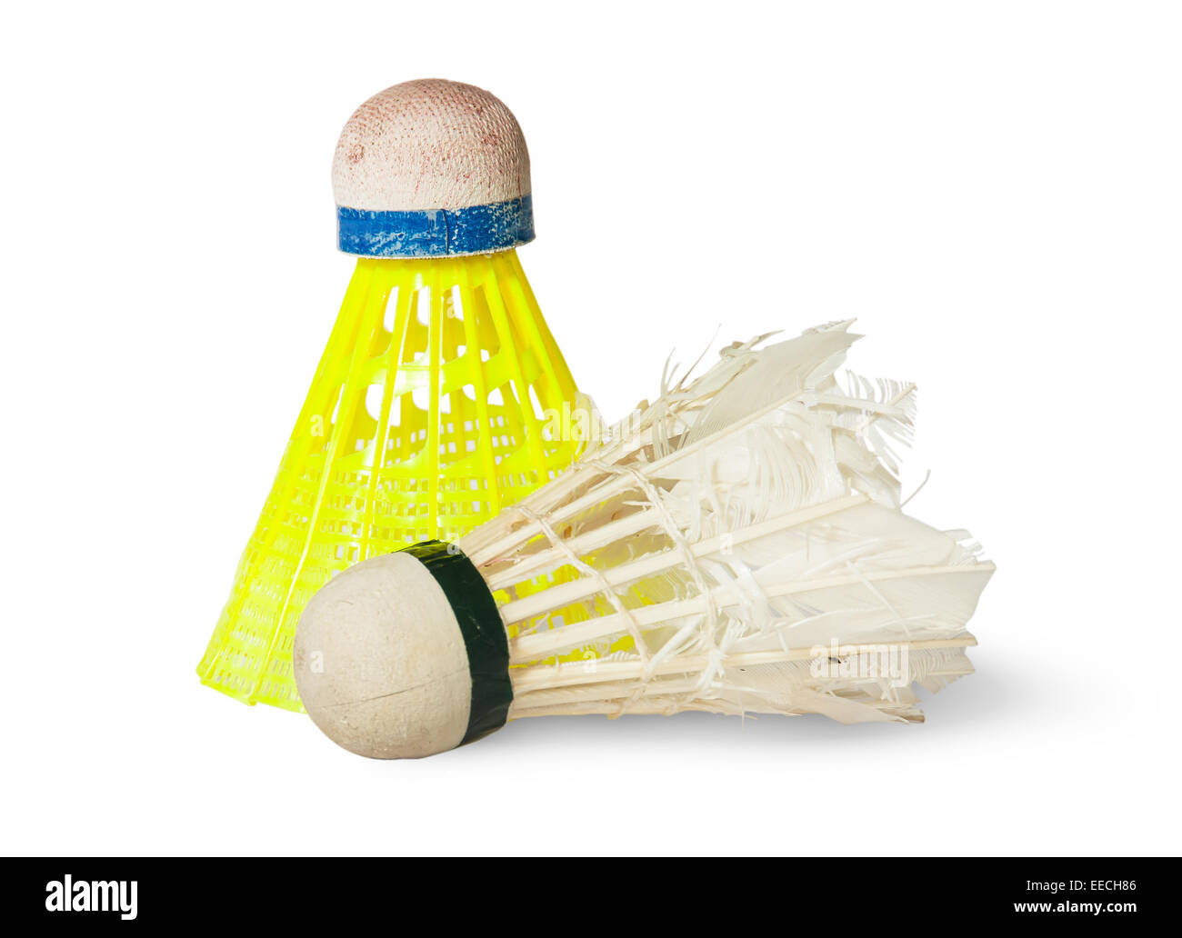 Due vecchie Badminton volano isolati su sfondo bianco Foto Stock