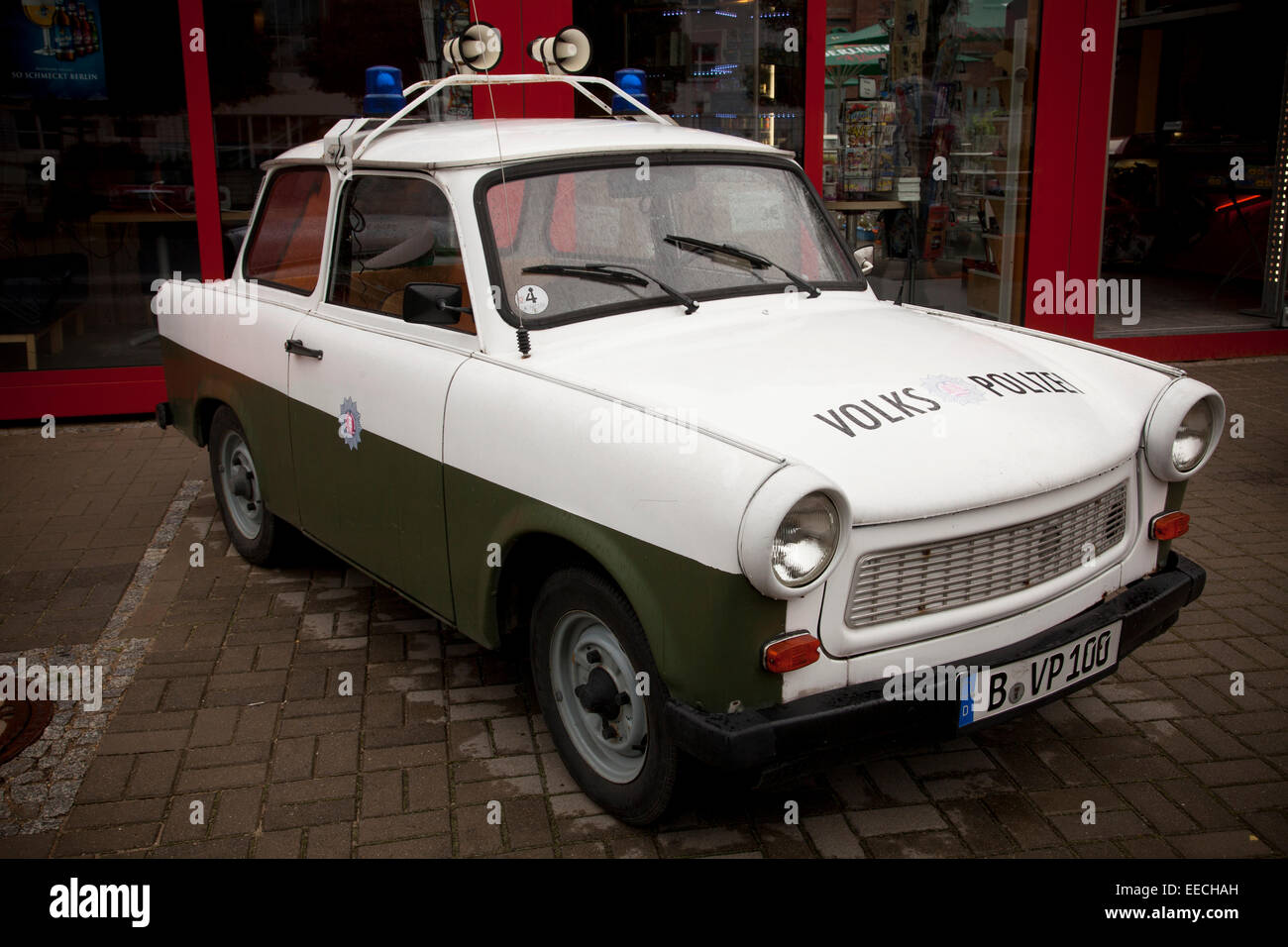 Trabant auto della polizia. Berlino, Germania Foto Stock