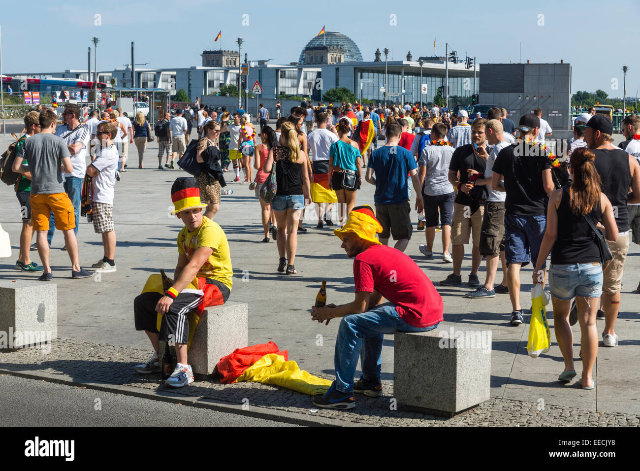 Visualizzazione pubblico della Coppa del Mondo FIFA Brasile 2014 presso la Porta di Brandeburgo, Berlino, Germania Foto Stock