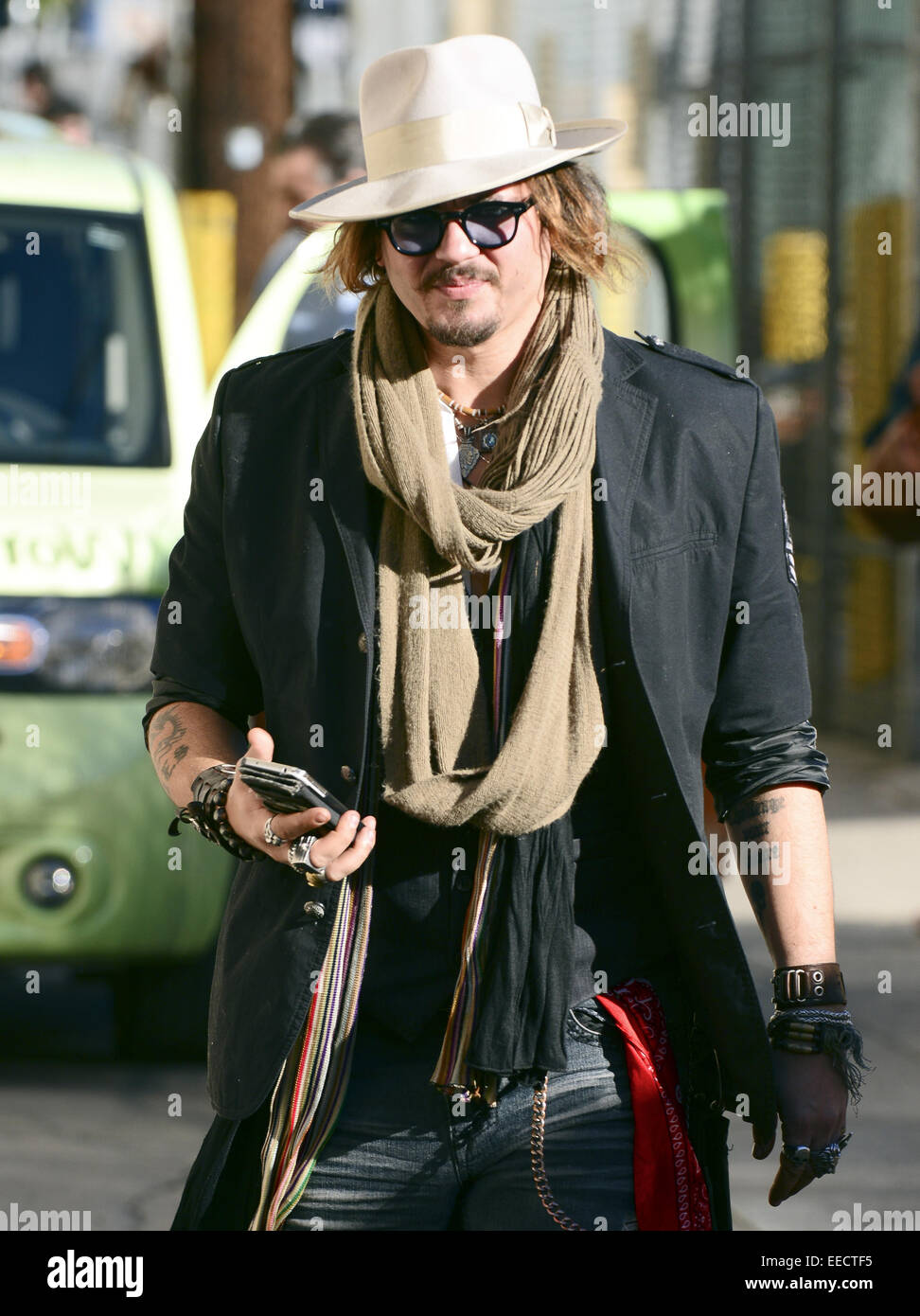 Hollywood, California, USA. 15 gennaio, 2015. Un Johnny Depp si assomigliano passeggiate lungo un vicolo vicino a Hollywood e Highland a Hollywood nel pomeriggio di giovedì 15 gennaio, 2015. © David Bro/ZUMA filo/Alamy Live News Foto Stock