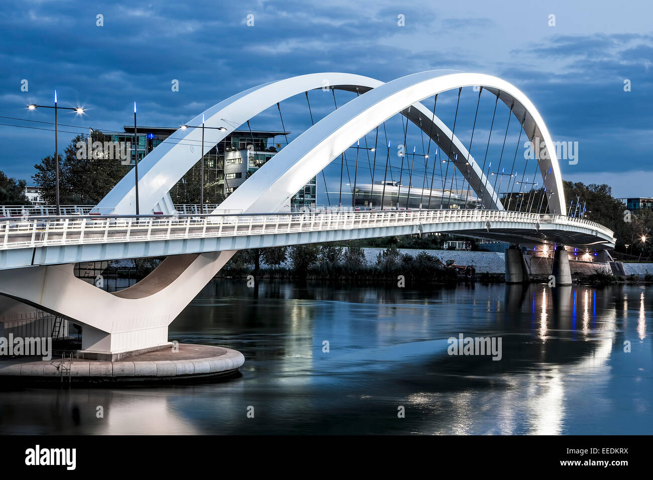 Vista orizzontale della città di Lione vicino al distretto di confluenza con il fiume Rodano, Francia Foto Stock