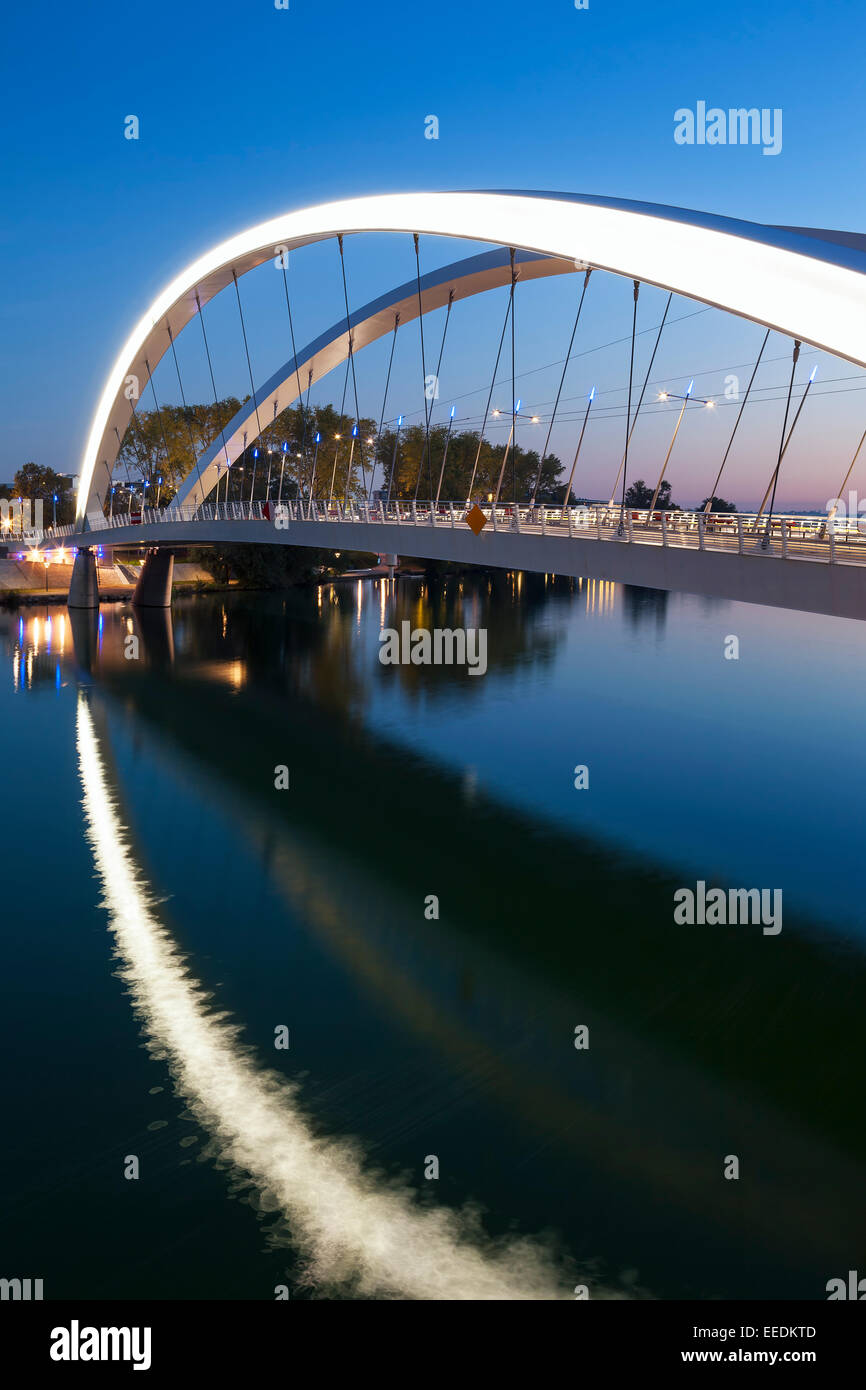 Vista verticale della città di Lione vicino al distretto di confluenza con il fiume Rodano, Francia Foto Stock