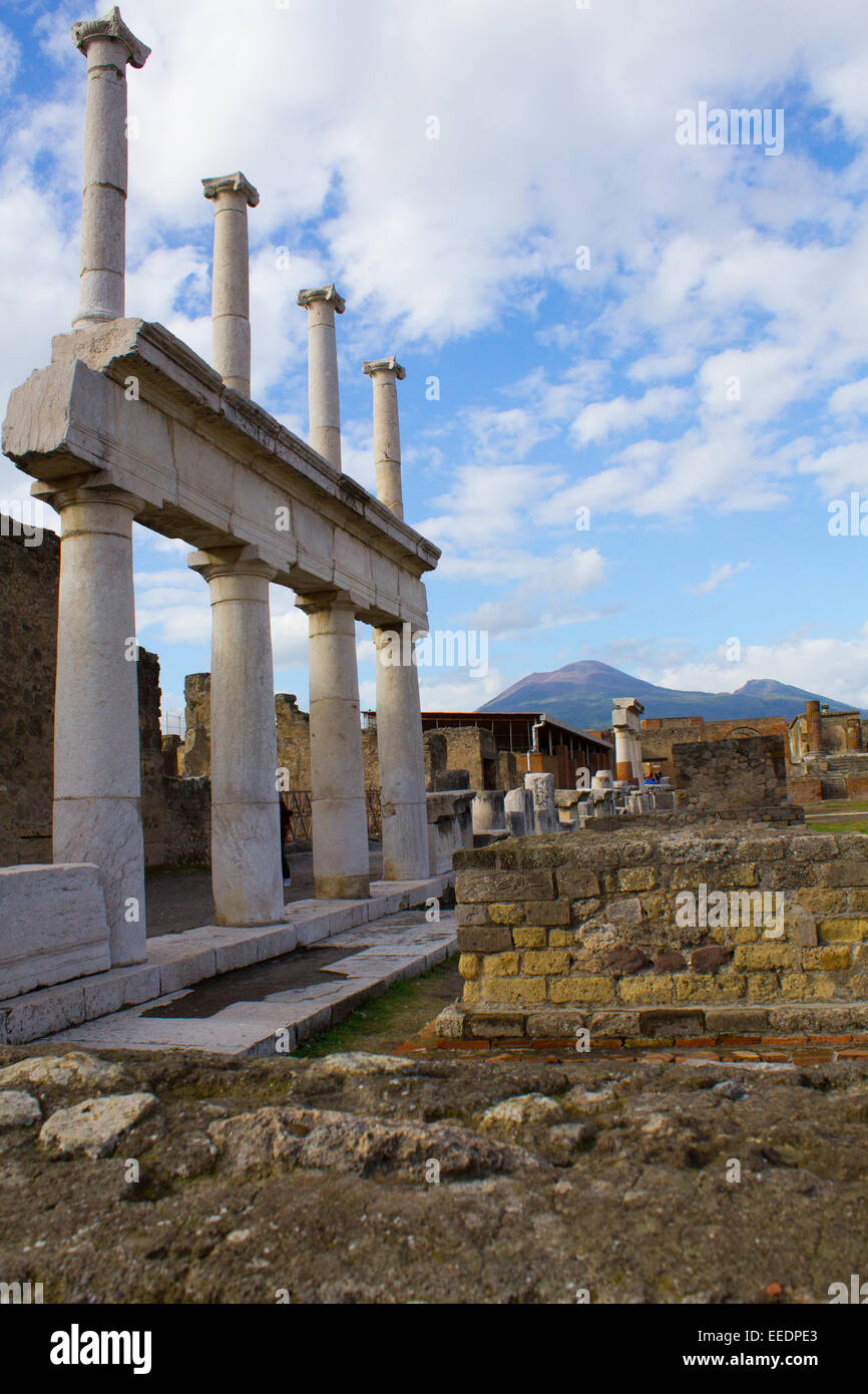Il romanico scena prima che il vulcano italiano Foto Stock