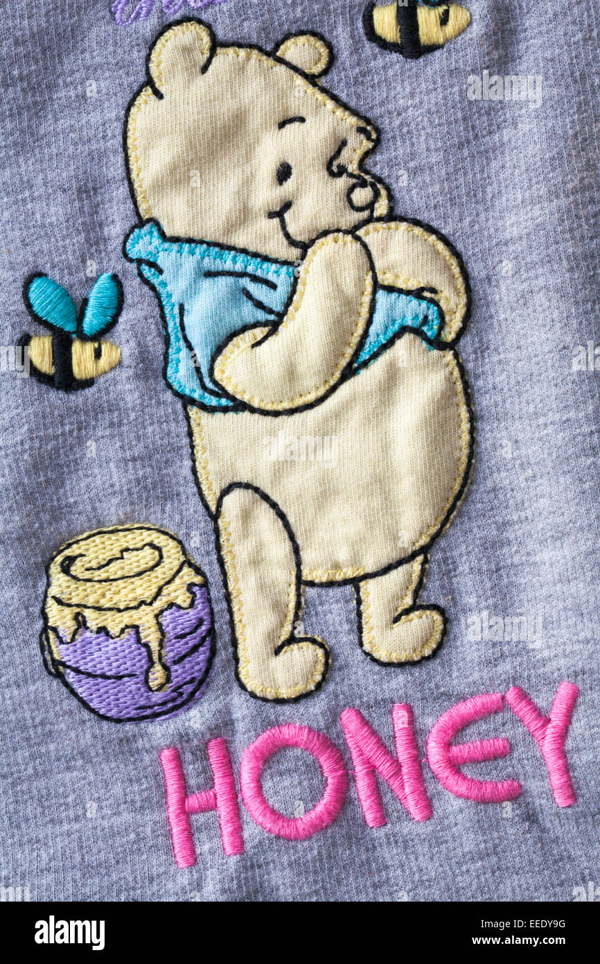 Winnie the pooh con vaso di miele immagini e fotografie stock ad alta  risoluzione - Alamy