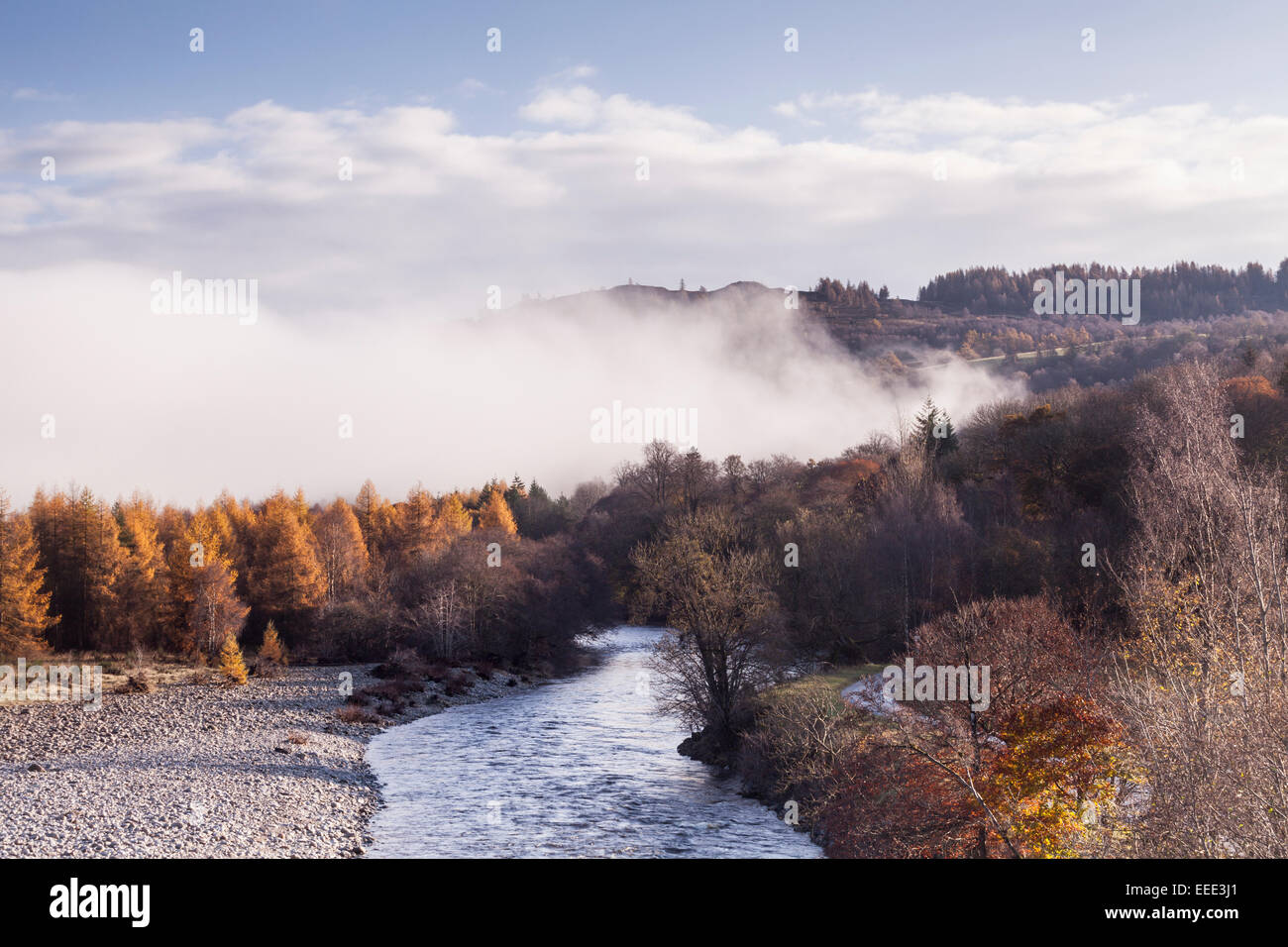 Il fiume Garry vicino a Pitlochry in Scozia, Regno Unito. Foto Stock