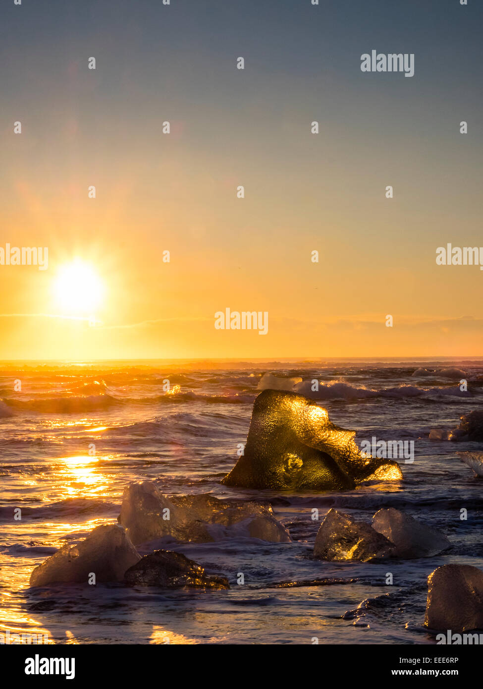 JOKULSARLON, Islanda Dettaglio di sculture di ghiaccio in laguna glaciale nel sud dell'Islanda. Foto Stock