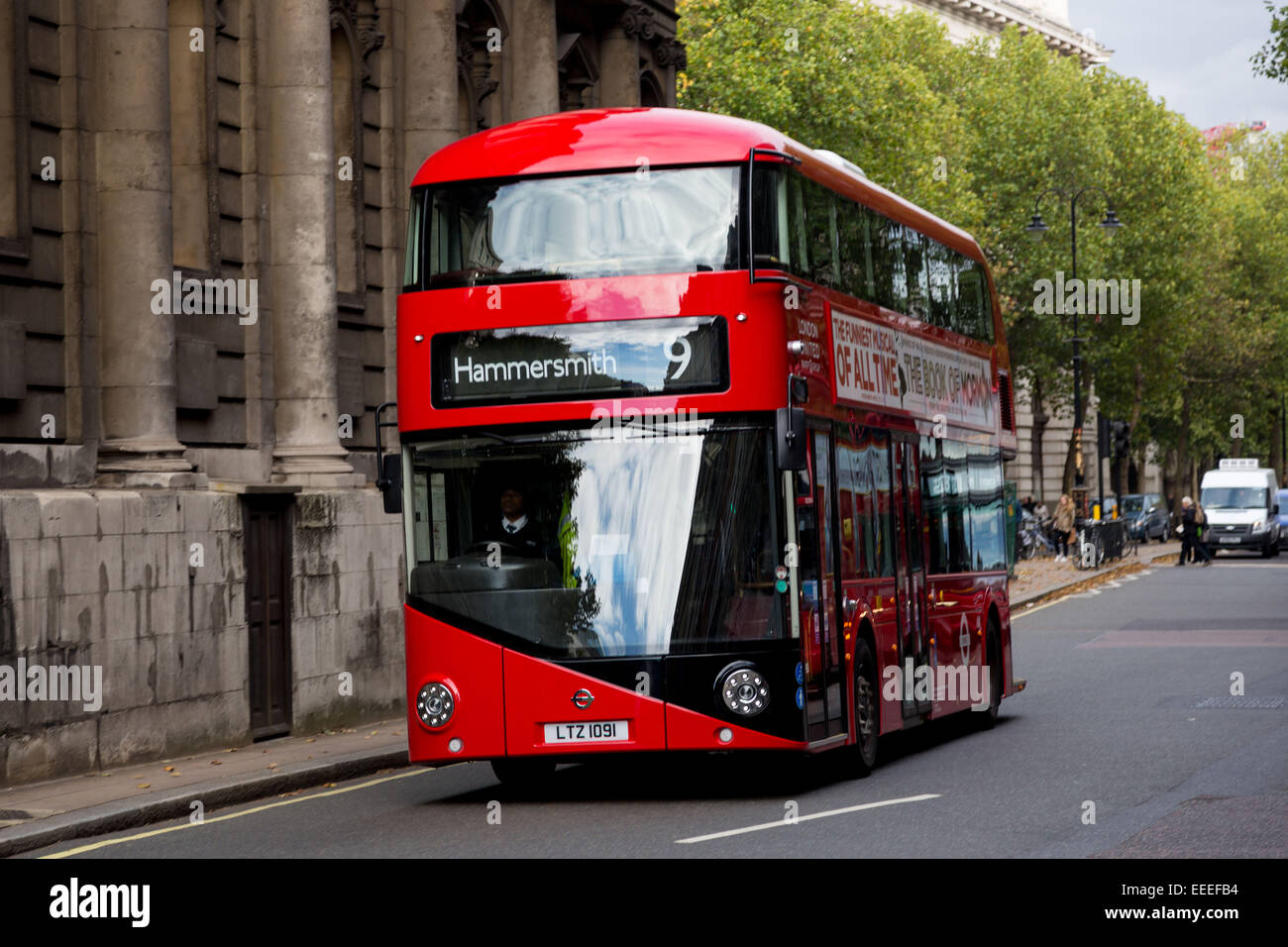 Nuovo autobus per Londra sul percorso 9 Foto Stock