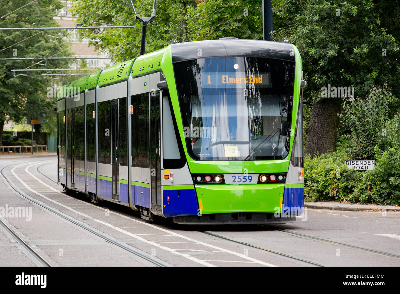 Servizio Tramlink in una zona residenziale Foto Stock