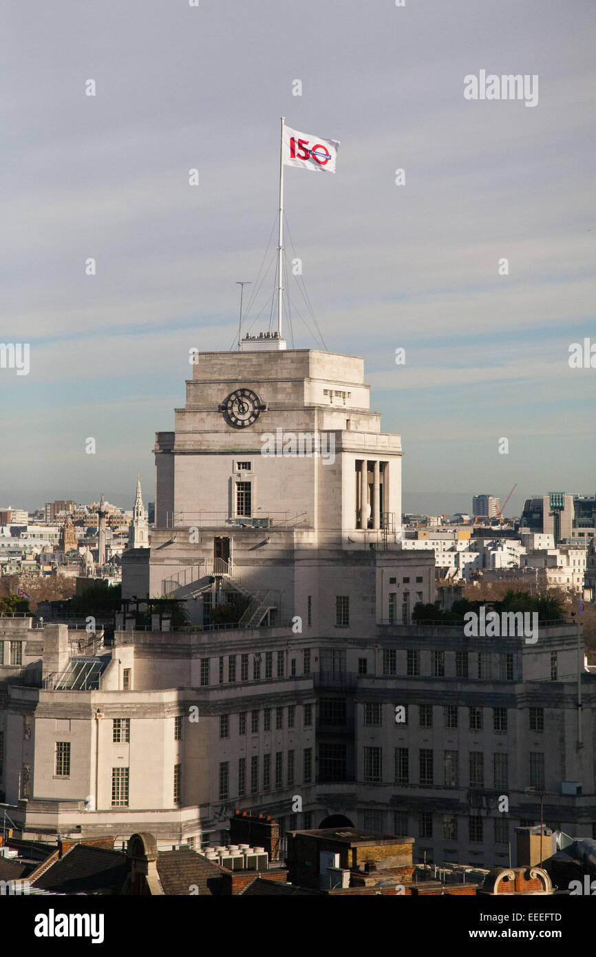 La metropolitana di Londra 150 anni battenti bandiera da 55 Broadway Foto Stock