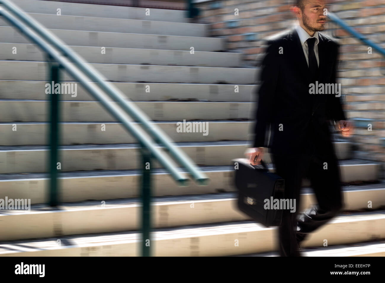 Giovane uomo d'affari in viaggio Foto Stock