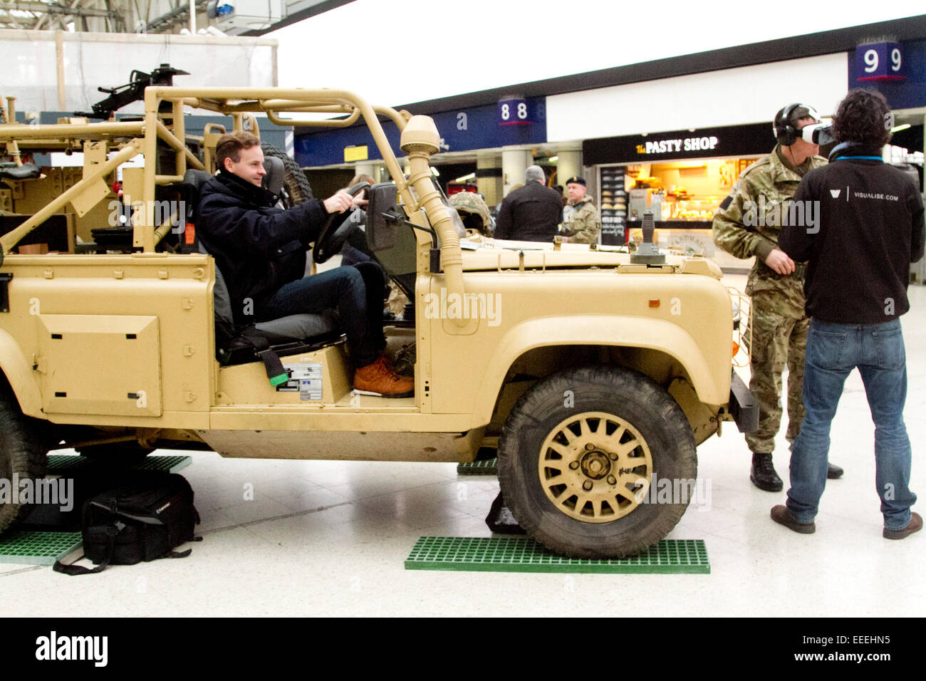 Londra, UK. 16 gennaio 2015. Un veicolo militare presso la stazione di Waterloo come una parte di un esercito di reclutamento e di unità per testare le ultime tecnologie militari. Credito: amer ghazzal/Alamy Live News Foto Stock